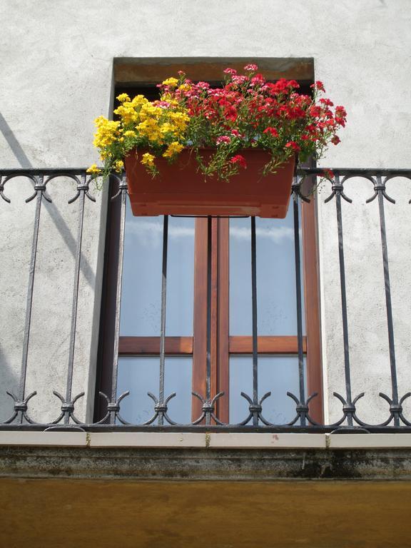 La Casa Del Borgo Bed & Breakfast Brissago-Valtravaglia ภายนอก รูปภาพ