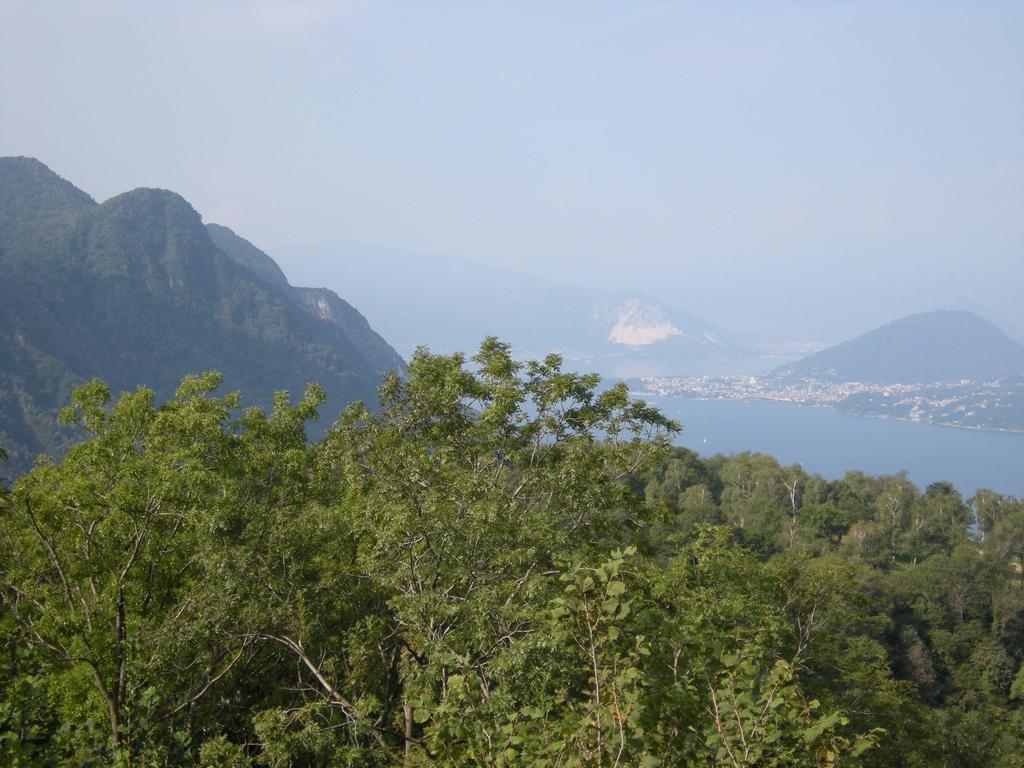 La Casa Del Borgo Bed & Breakfast Brissago-Valtravaglia ภายนอก รูปภาพ