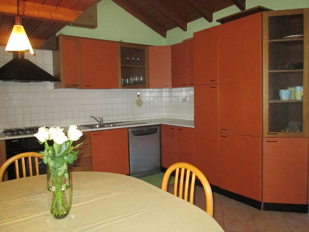 La Casa Del Borgo Bed & Breakfast Brissago-Valtravaglia ภายนอก รูปภาพ
