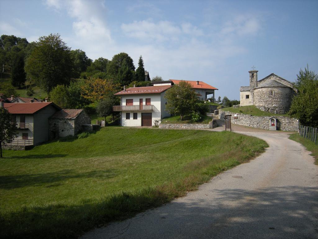 La Casa Del Borgo Bed & Breakfast Brissago-Valtravaglia ภายนอก รูปภาพ
