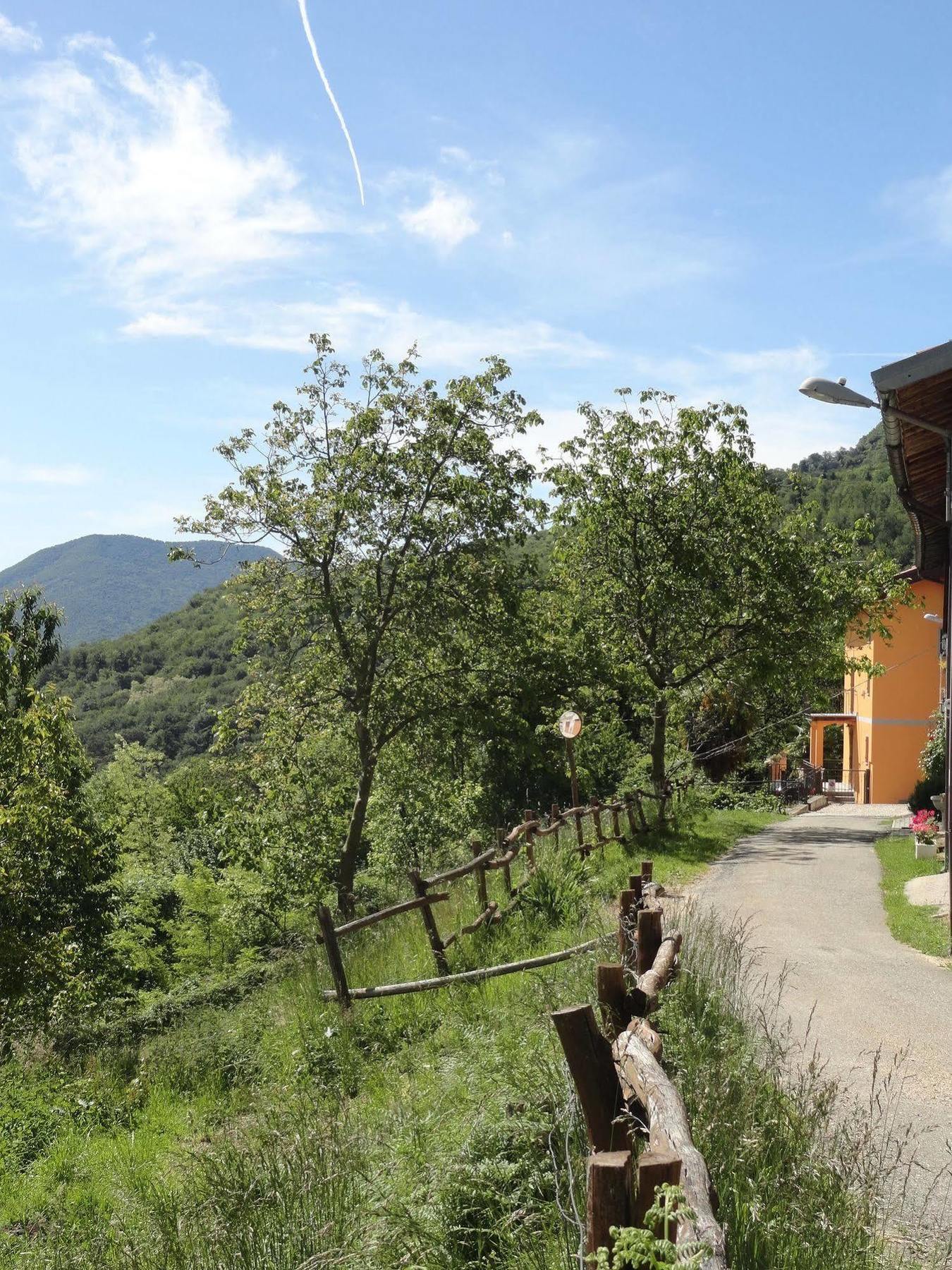 La Casa Del Borgo Bed & Breakfast Brissago-Valtravaglia ภายนอก รูปภาพ