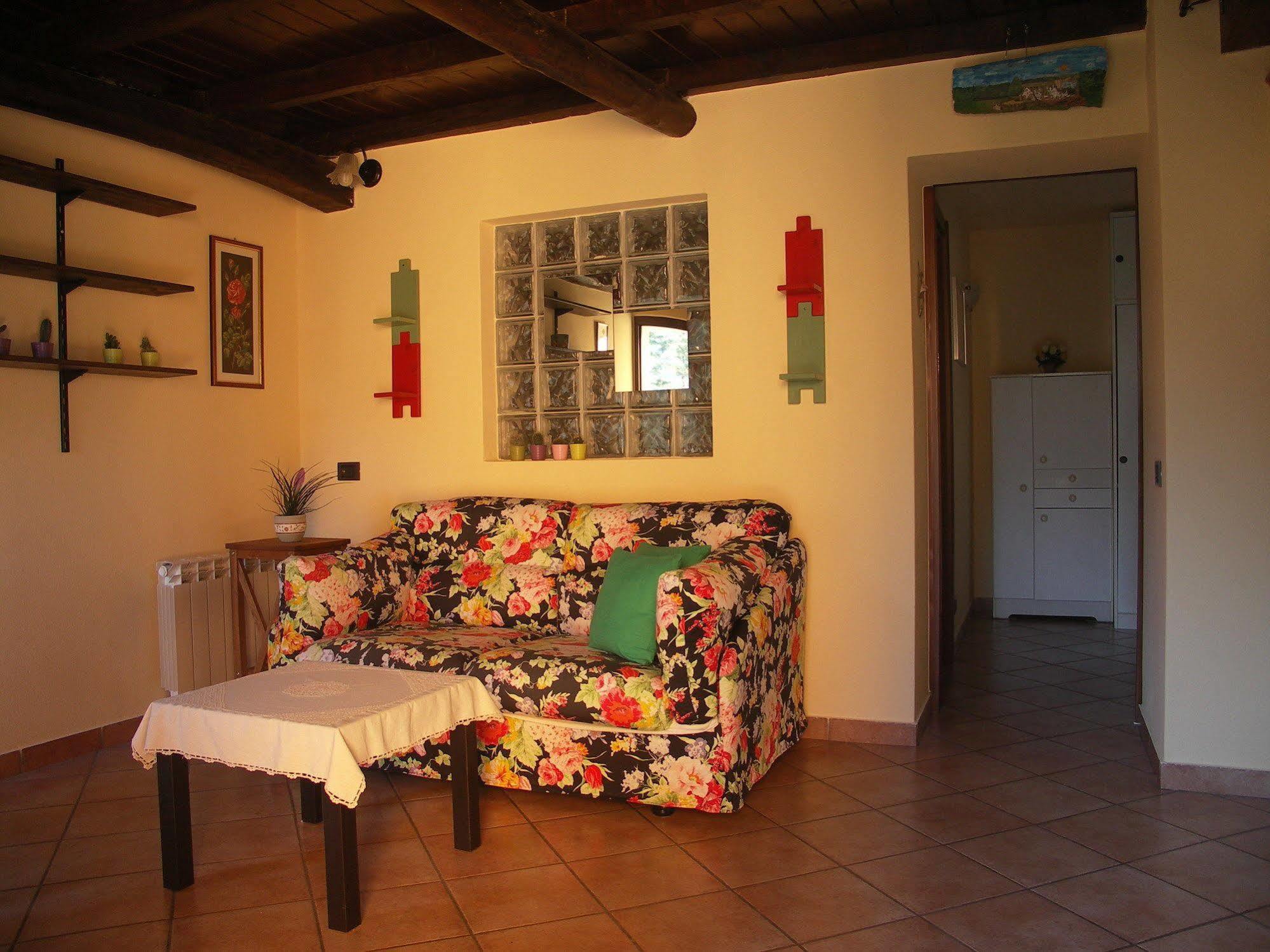 La Casa Del Borgo Bed & Breakfast Brissago-Valtravaglia ภายนอก รูปภาพ