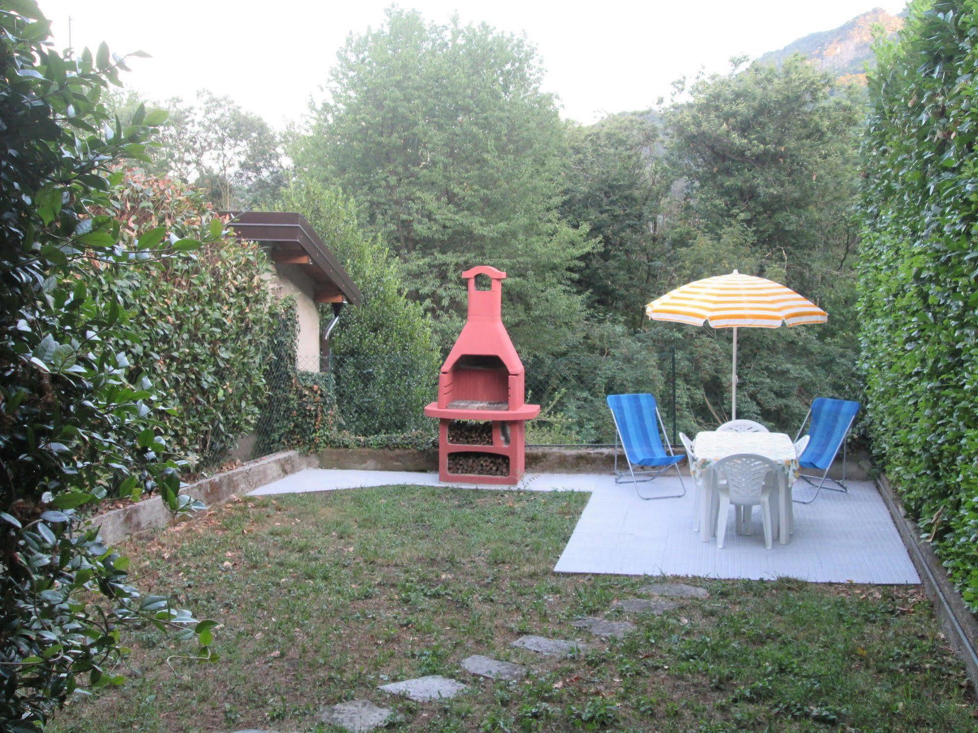 La Casa Del Borgo Bed & Breakfast Brissago-Valtravaglia ภายนอก รูปภาพ
